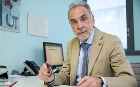 Remuzzi: “Stop alla quarantena medievale, ora serve la mitigazione dell’epidemia”