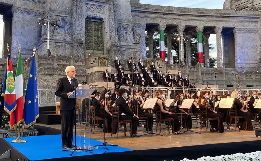 Mattarella e Muriel, finalmente una bella domenica che onora i tanti che non sono più tra noi