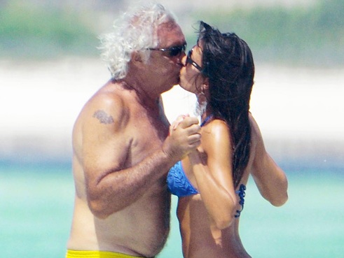 Uno brutto, ma ricco ricco, in fondo non è poi così brutto. Quanto conta avere i soldi…