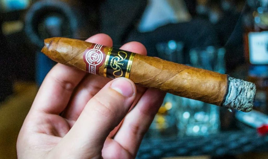 Il racconto. Basta storie d’amore strappalacrime, Marcus… Scrivi di sesso