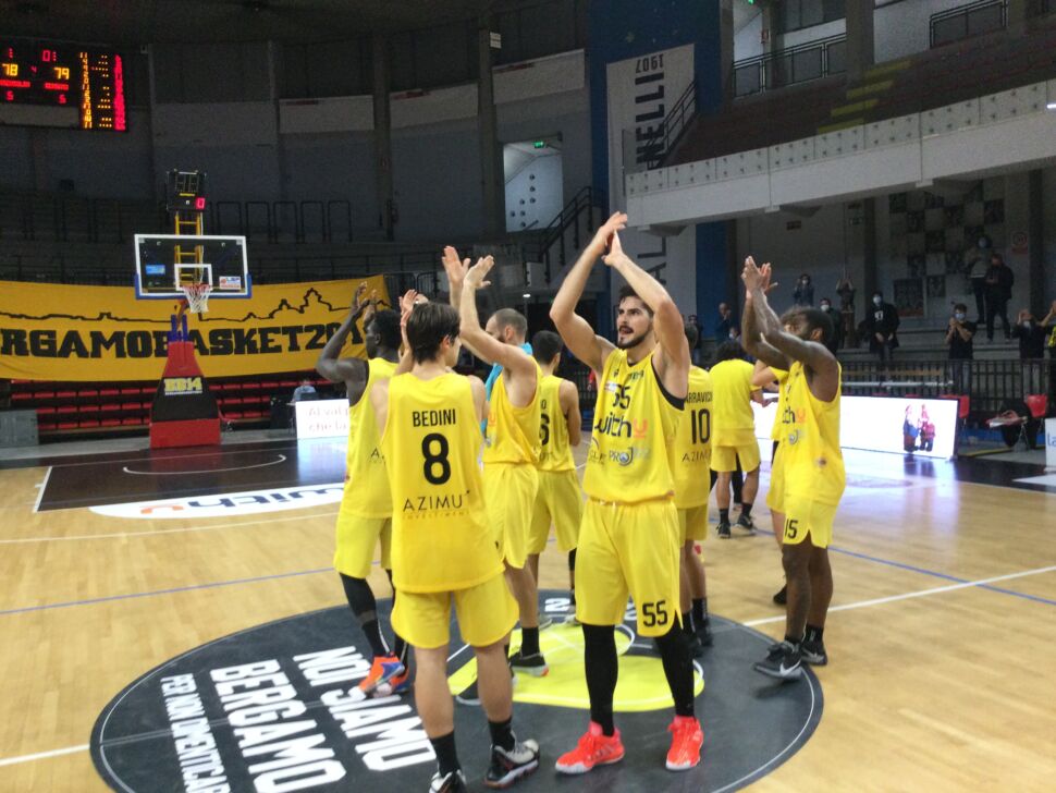 Basket. Il derby di SuperCoppa lo vince Bergamo con un canestro di Purvis