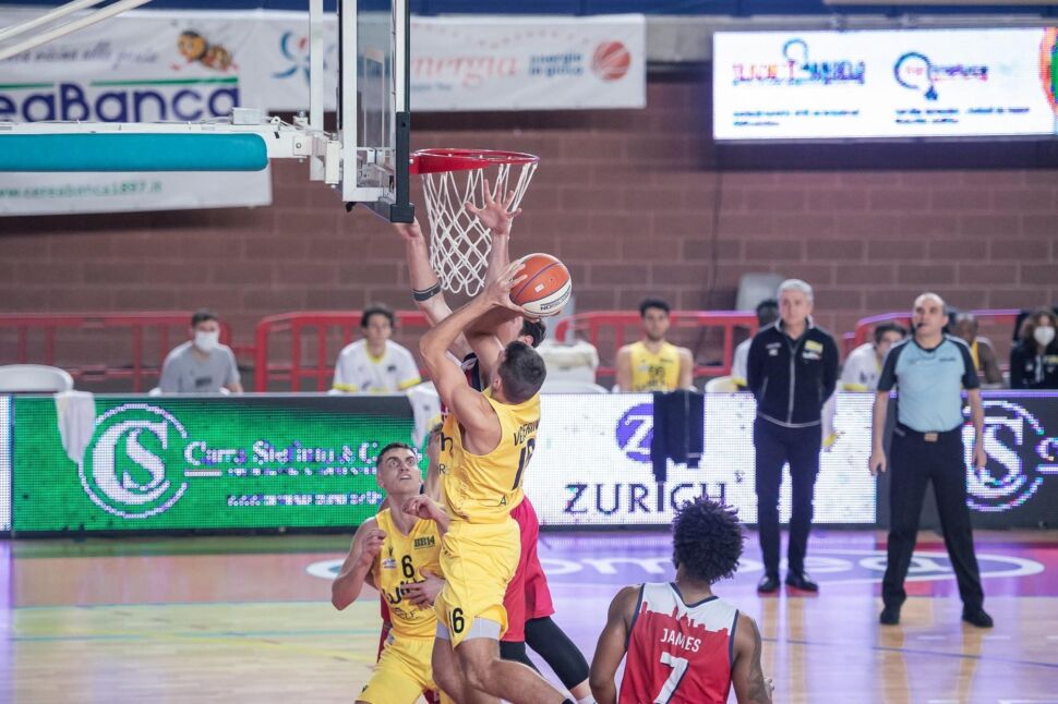 Bergamo Basket ennesima sconfitta. Gialloneri battuti a Piacenza 88-78