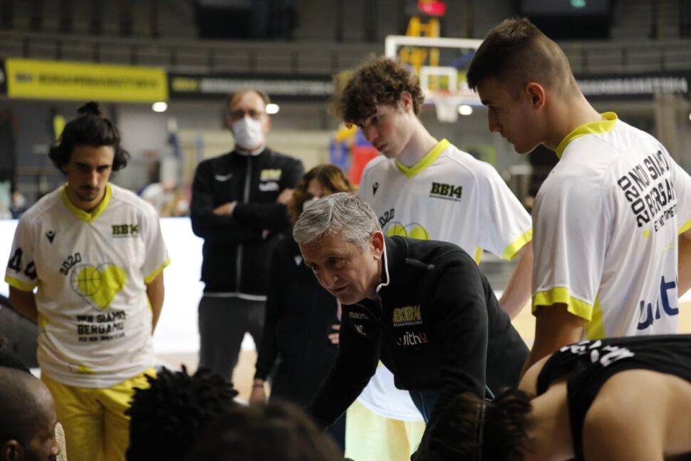 Bergamo Basket in caduta libera. Quarta sconfitta consecutiva e ultimo posto a zero punti