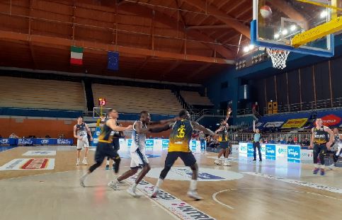 BASKET, SERIE A2. LA BCC FESTEGGIA IL NATALE DOMINANDO LA BIG TORINO