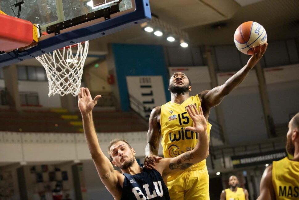 Basket, domani alle 17 il derby Bergamo-Treviglio con diretta tv