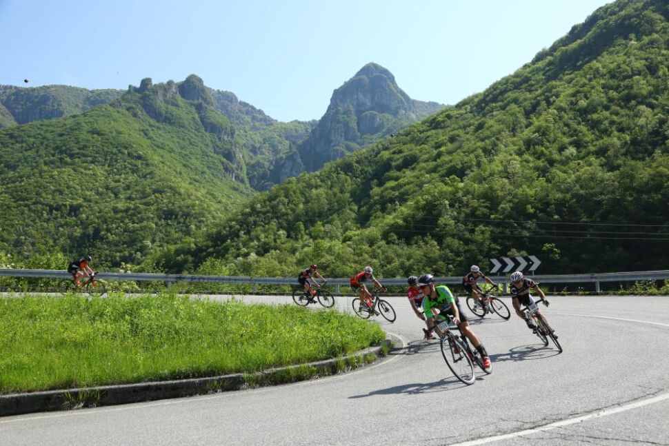 Dopo un anno di pausa forzata, il 9 maggio torna la Granfondo Gimondi. La prima senza il campione bergamasco