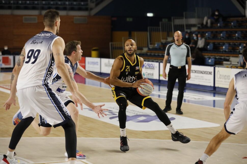 Bergamo Basket, domani alle 18 al PalaAgnelli arriva Piacenza. Coach Calvani: “Ci attende un’altra battaglia”