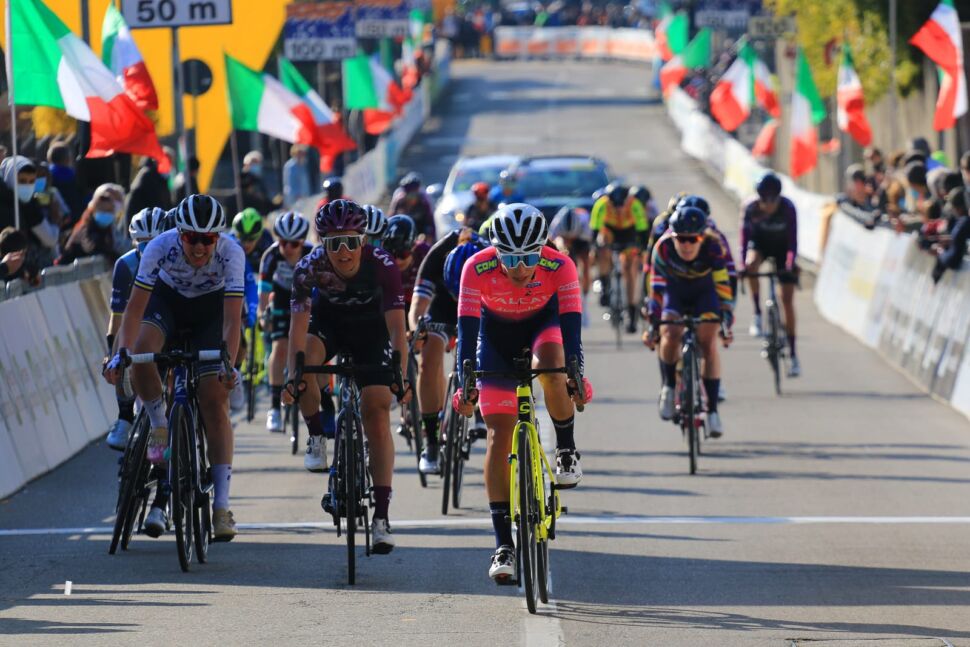 Valcar – Travel & Service, Elisa Balsamo nella top ten a Cittiglio. Margaux Vigié vince a Barcellona