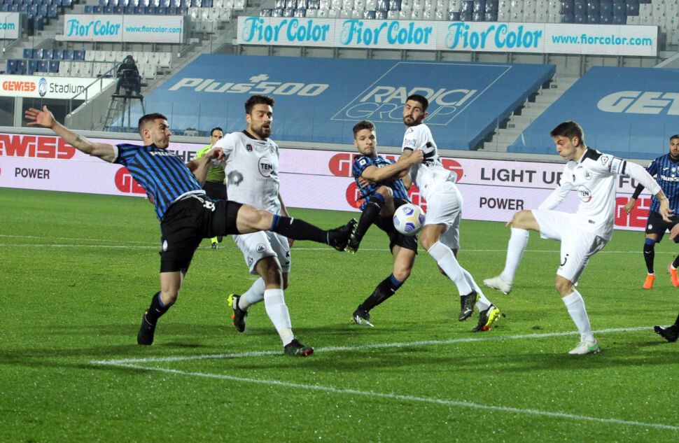 Gosens e l’adduttore in tasca: perché il Verona no e la Germania sì?