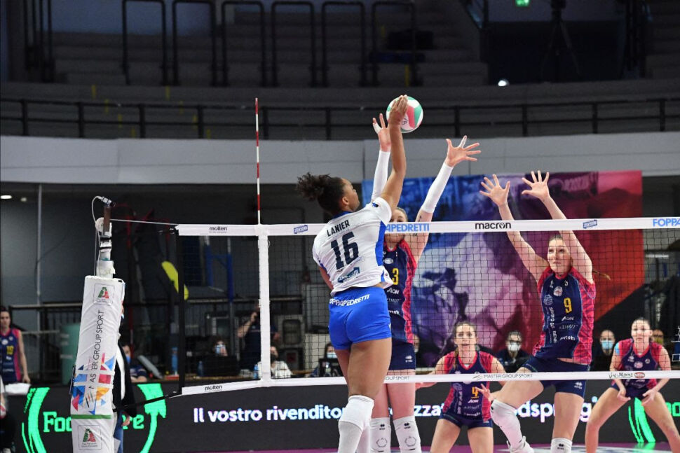 Domani la Zanetti a Scandicci. Rossoblù appese a un filo, serve la grande impresa