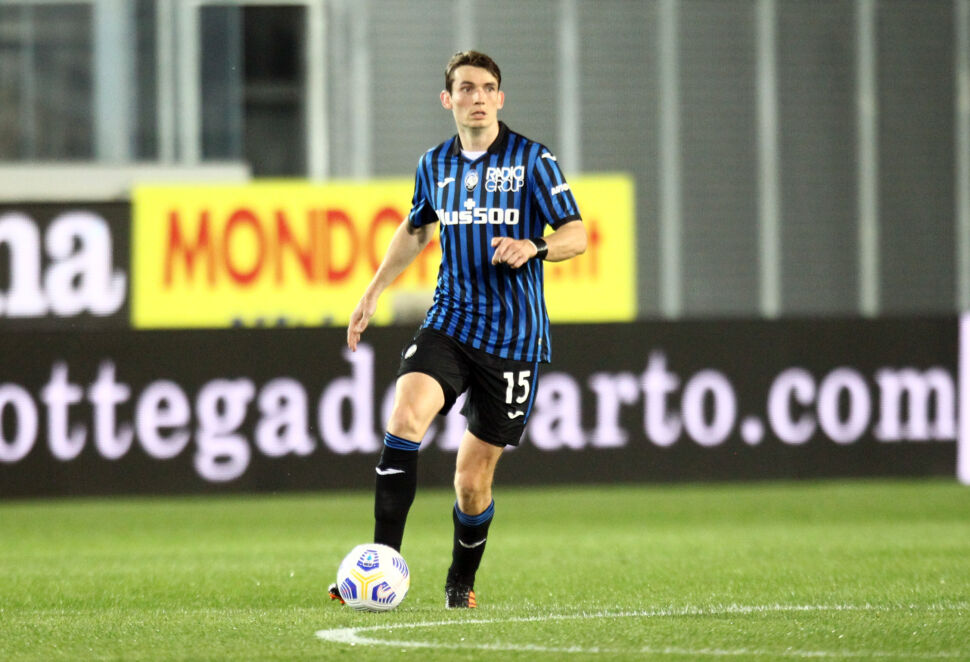 Il mea culpa di De Roon: “Inaccettabile il mio comportamento con l’arbitro”