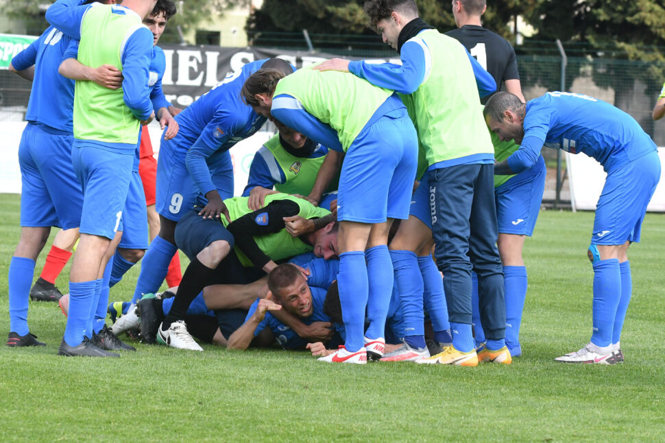 Mandelli stende la Casatese al 95′: è delirio Ponte San Pietro