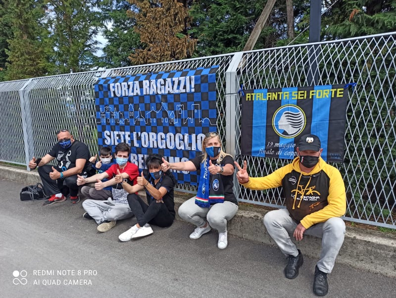 “Carichiamo la squadra fino alla vittoria”: i tifosi a Zingonia alla vigilia del Milan