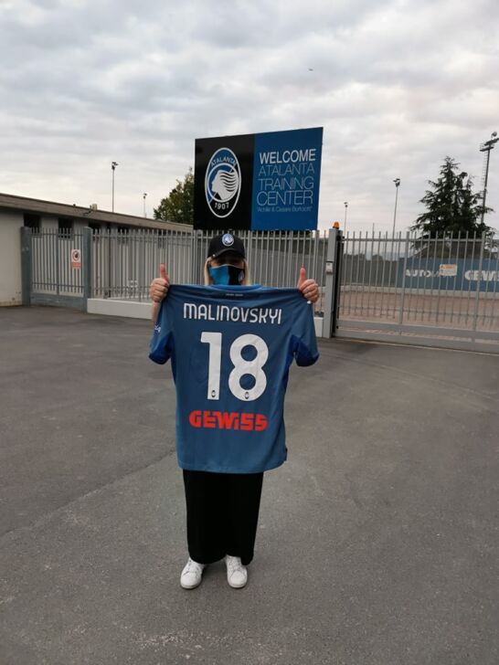 Malinovskyi, cuore d’oro: regala la maglia del gol a Parma a una tifosa