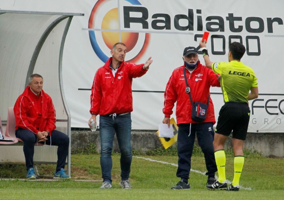 Serie D, gli squalificati: 3 giornate a mister Del Prato, 2 a Valente