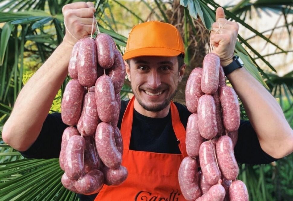 La nuova star dei social “Da Carelli” e il boom delle consegne a domicilio di salumi e formaggi