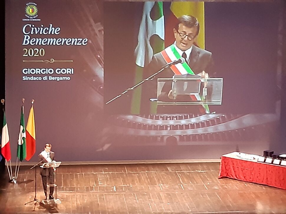 Emozione e riconoscenza al Donizetti per la consegna delle civiche benemerenze