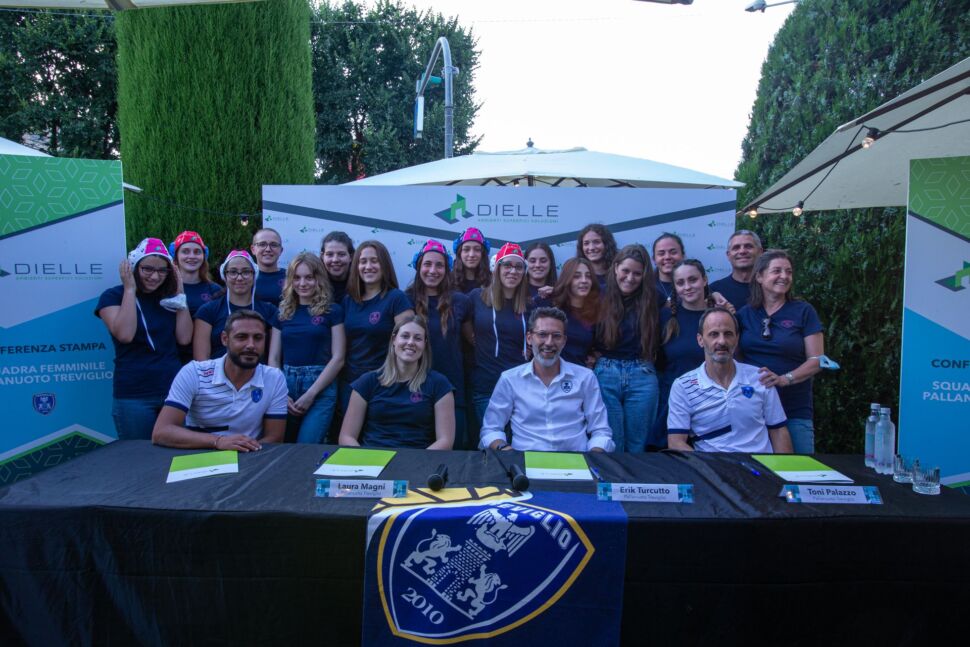 Il “setterosa” di Pallanuoto Treviglio ai play off per la promozione in A2