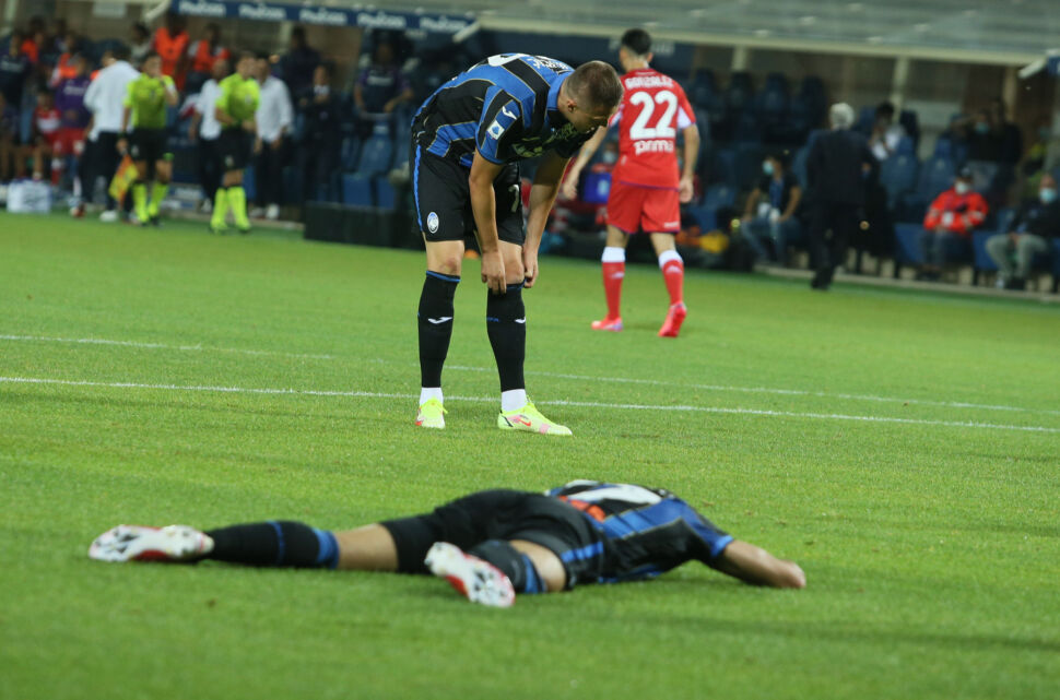 Non basta il rigore di Zapata, la Fiorentina stende una Dea che si accende solo a sprazzi