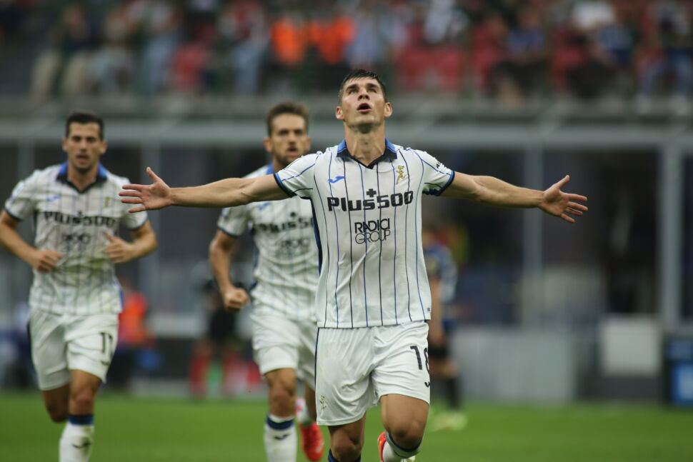 Palo dell’Atalanta sul 2-1, traversa su rigore dell’Inter sul 2-2: follie a San Siro