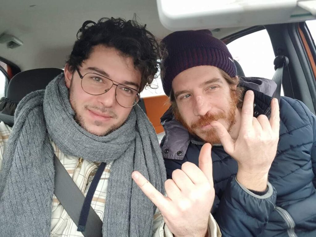 Trasformando Facebook nel posto della mia gratitudine verso chi mi ama: Fabio, Ermal, Vini e Cate, Marco e Vale, Serena e i miei lettori, e tu, amore mio