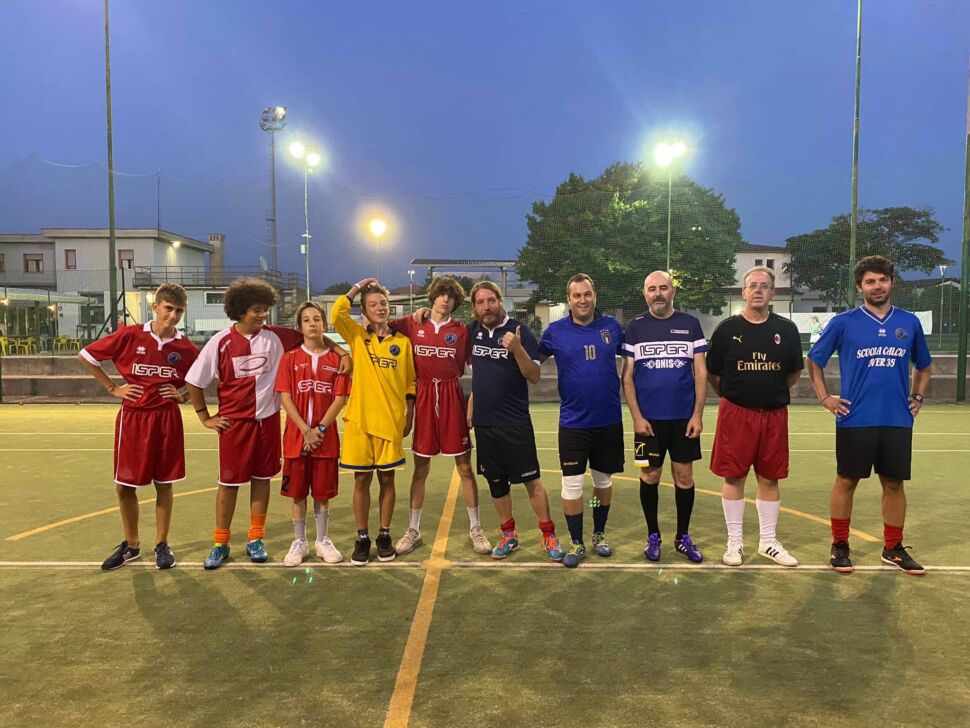 L’emozione di giocare a calcetto contro i miei figli e i loro amici, ormai grandi, lottando su ogni pallone