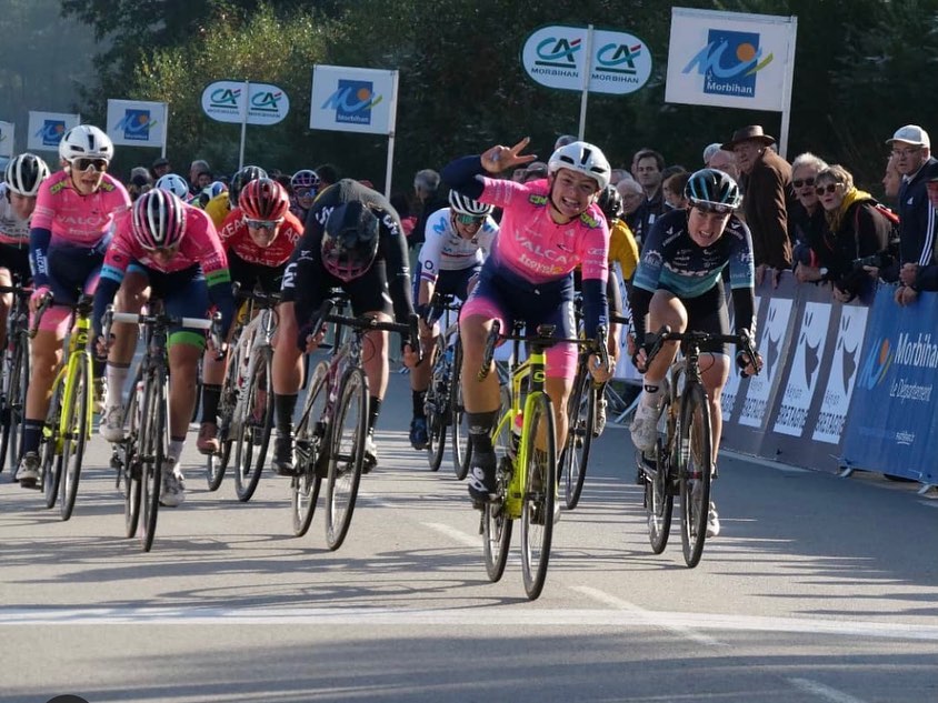 Chiara Consonni show, suo il GP du Morbihan, quinta Gasparrini. Ora il mondiale di pista: con Chiara, anche Alzini, Balsamo e Vece
