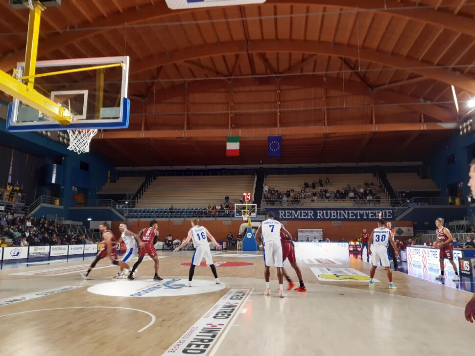 Super Langston, prima vittoria per la Blu Basket Treviglio
