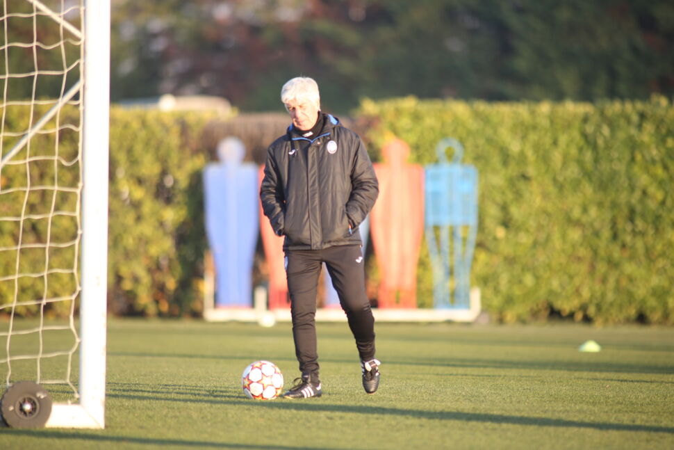 Gasperini rompe il silenzio della vigilia. Ma a far rumore sono le maglie di Natale