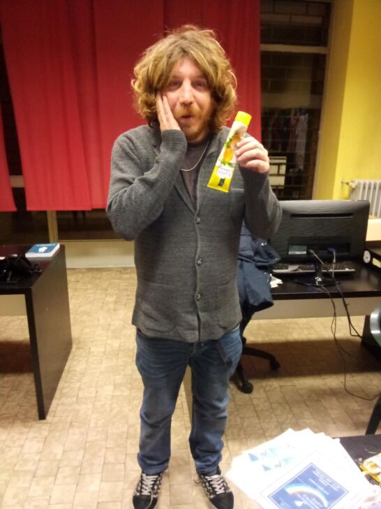 Da un cenone all’altro, rischiando seriamente di diventare il fratello scemo di Giuliano Ferrara. Con quello che comporterebbe