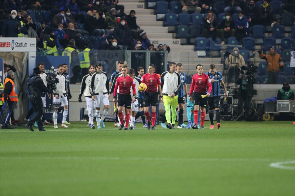 Dea furibonda con l’arbitro. Marino: “Rosso per Szczesny”