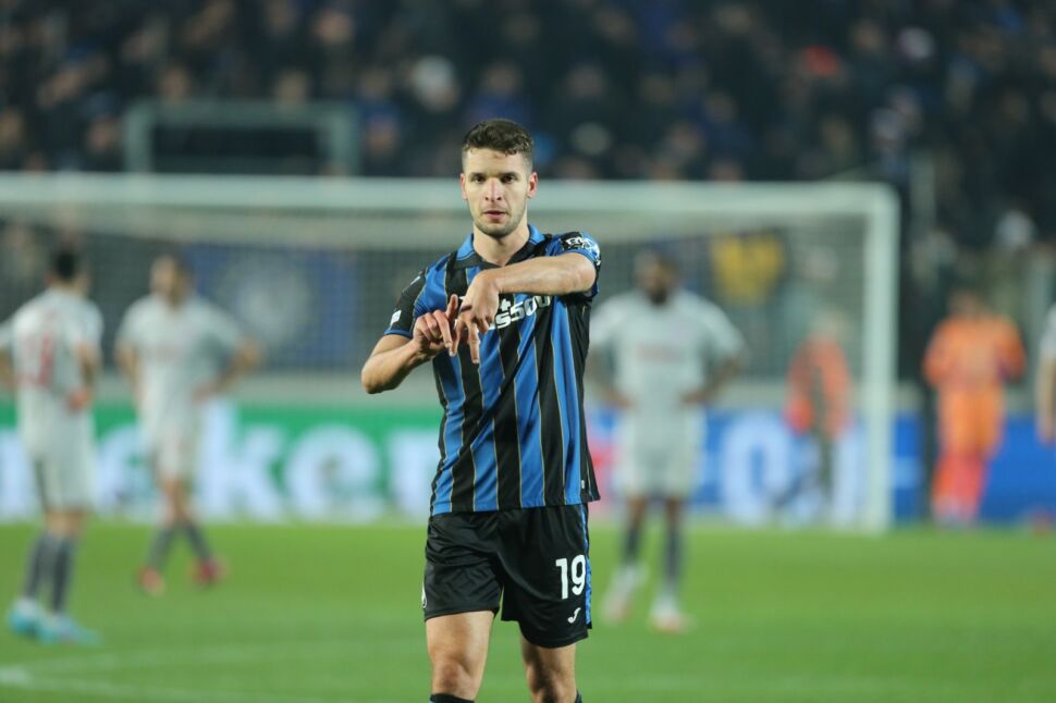 La serata di Djimsiti: doppietta e l’Atalanta ribalta l’Olympiacos