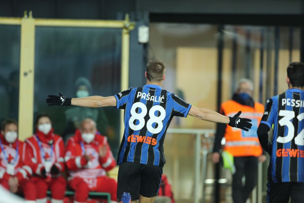 I cortocircuiti del pallone: vietato l’88 di Pasalic, “è razzista”