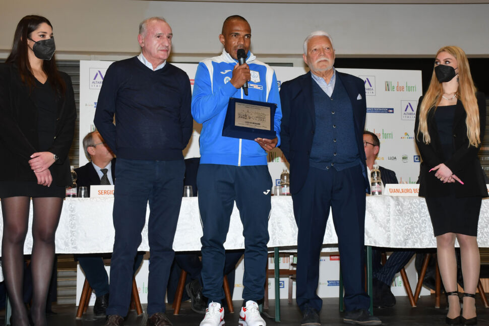 Almanacco del calcio bergamasco, su il sipario sulla nuova opera di Gigi Di Cio. Una bella serata con la partecipazione di tutto il mondo del pallone orobico