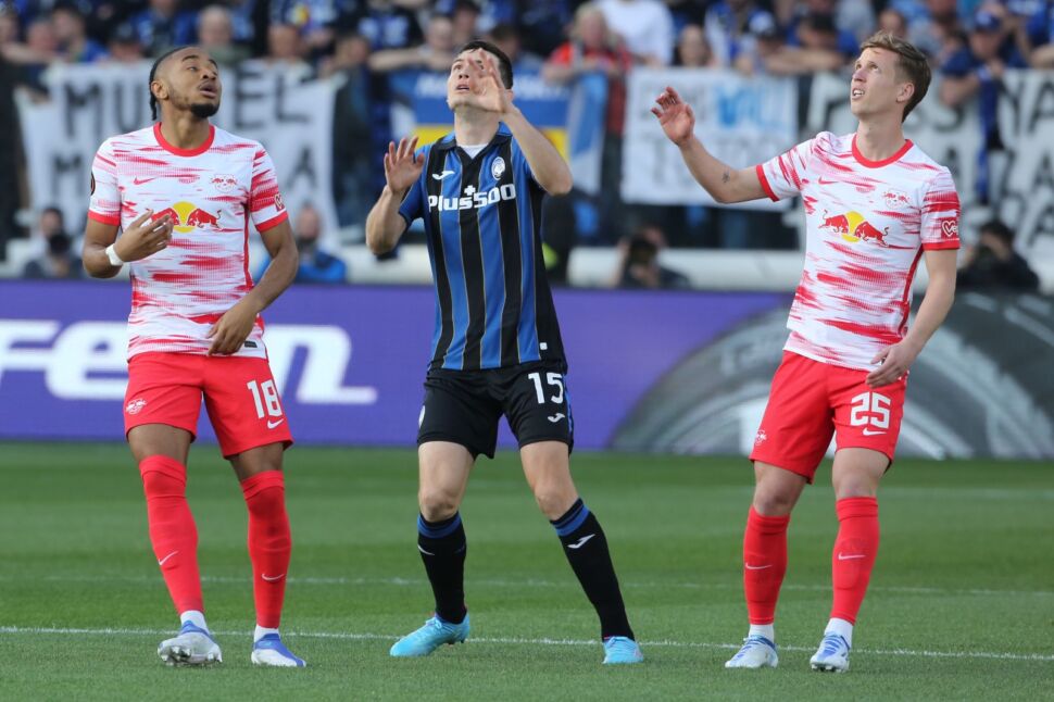 Un doppio Nkunku elimina l’Atalanta, ma il rigore c’è solo per il Lipsia