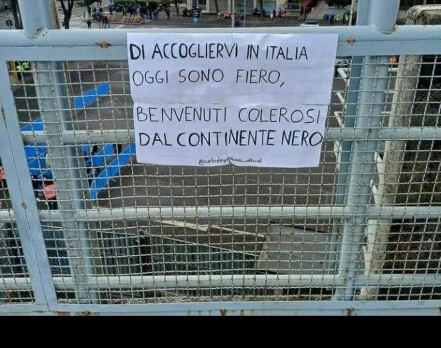 Koulibaly insultato perché nero, cartello sui “colerosi”. Il brutto dalle due curve