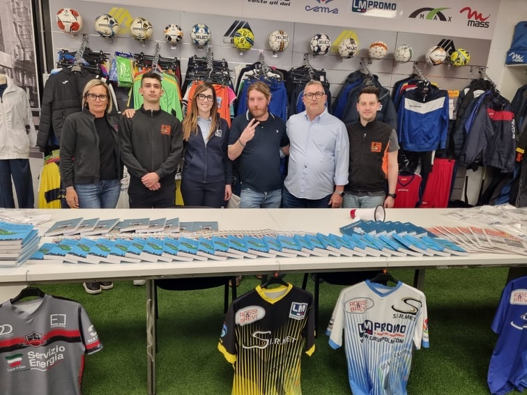 Un venerdì sera alla Lm Promo, col ginocchio sbucciato e la mia meravigliosa famiglia, quella del calcio bergamasco