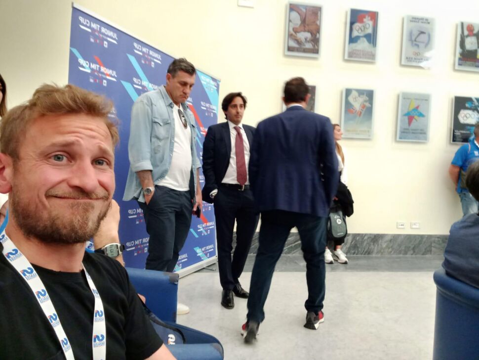 Il regalo di fine carriera di Salvioni (Oratorio Stezzano): la coppa con Bobo