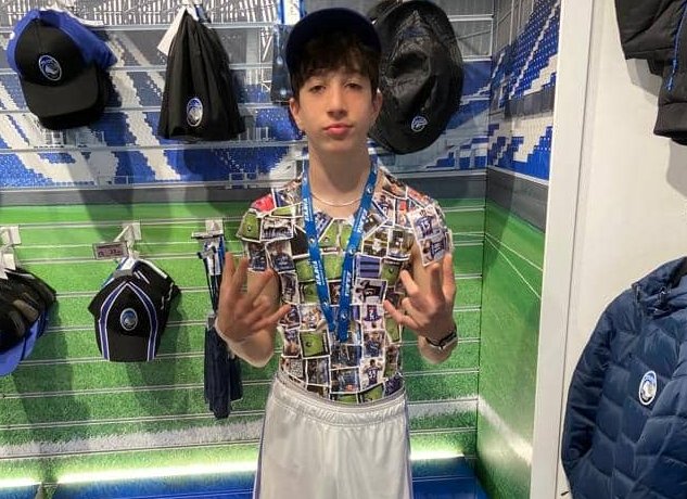 Mio figlio Zeno e la sua maglietta fatta con le figurine dell’Atalanta