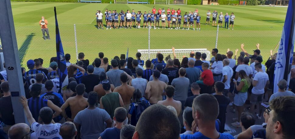 La Curva carica la Dea. Luca Percassi ai tifosi: “Sono tutti contro di noi, la differenza per noi la fate voi”