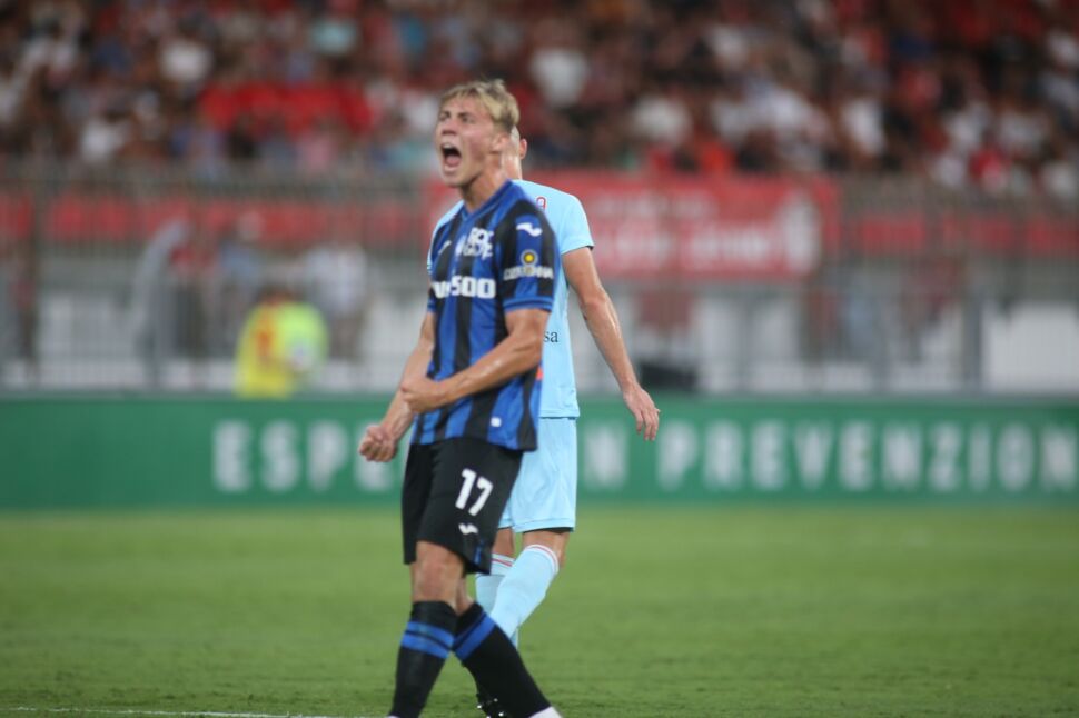 Hojlund rompe il ghiaccio, il Monza si fa gol da solo: Atalanta cinica e in vetta da sola