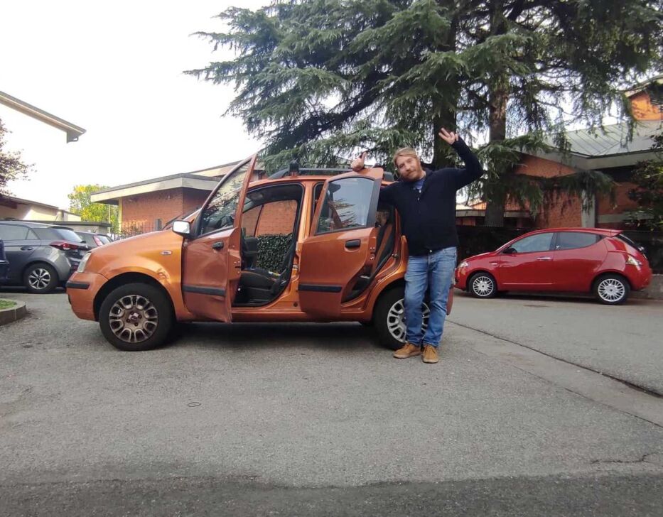 Impegnato nella disinfestazione della mia macchina, due ore in quel lavoro che è differenziare i rifiuti. Tentato dal demonio del non riciclo