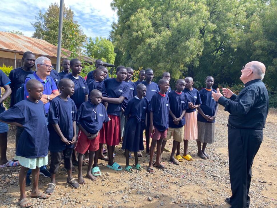 La bella iniziativa dell’Asperiam: magliette arrivate in Uganda