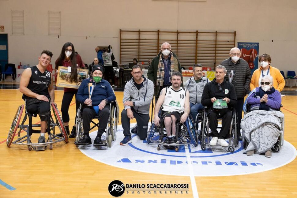 “Tifosi speciali” al Palas per la partita di basket in carrozzina