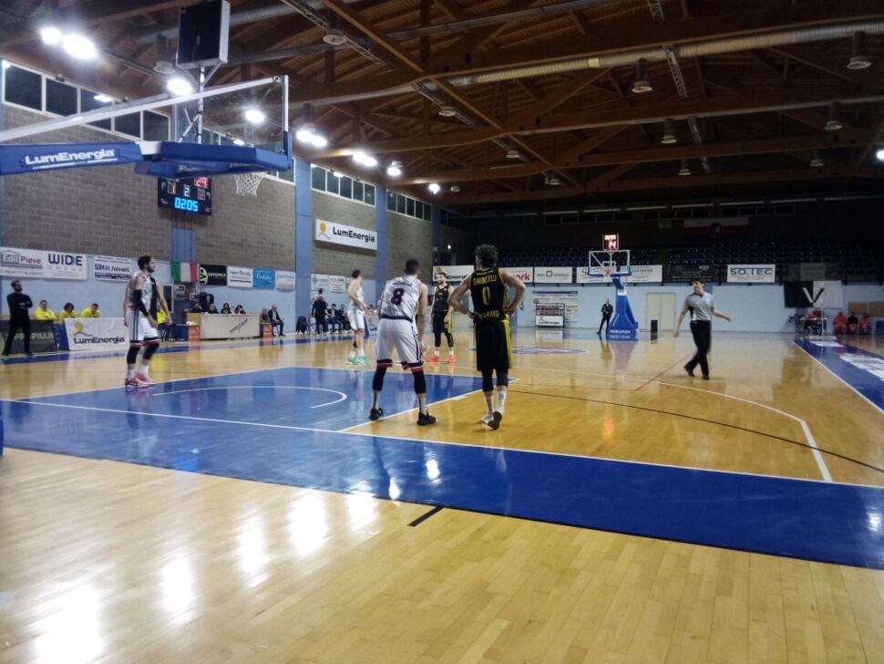 Bergamo Basket ko anche a Lumezzane: girone di ritorno a bocca asciutta