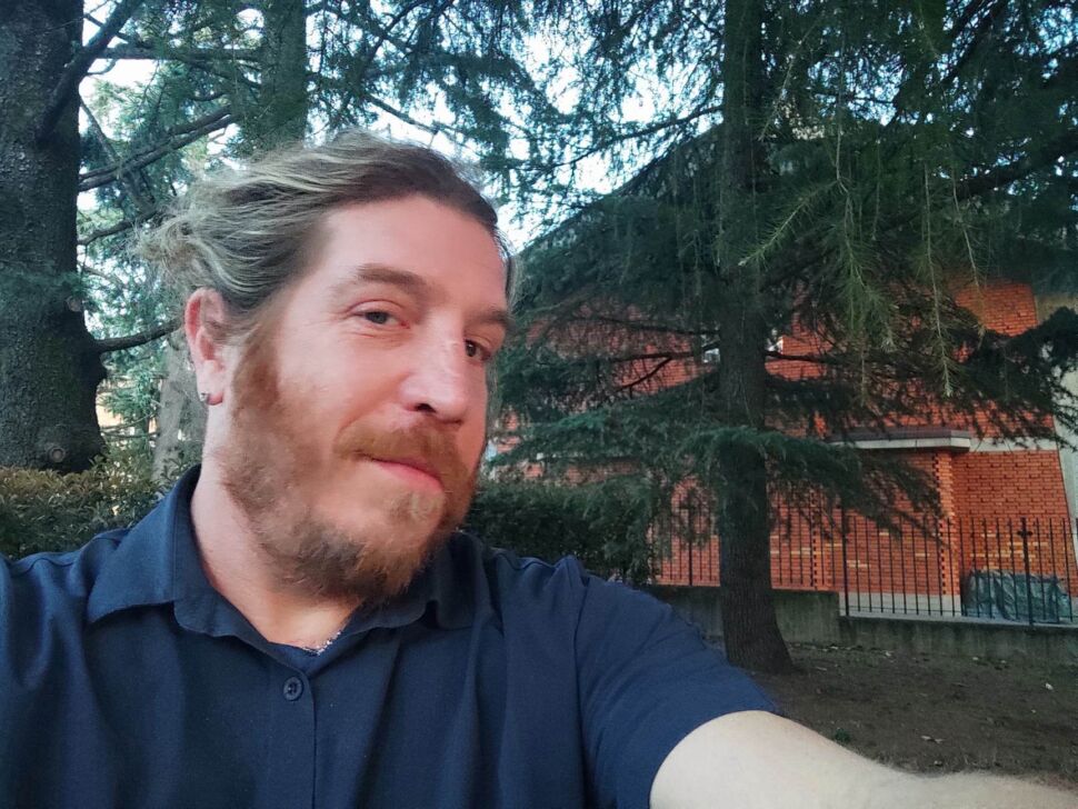 Quando l’abito fa il monaco. Essere preso per un musicista per via dei capelli lunghi e degli orecchini