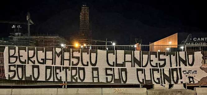 La Curva A del Napoli contro gli atalantini: “Vi nascondete dietro il cugino tedesco”