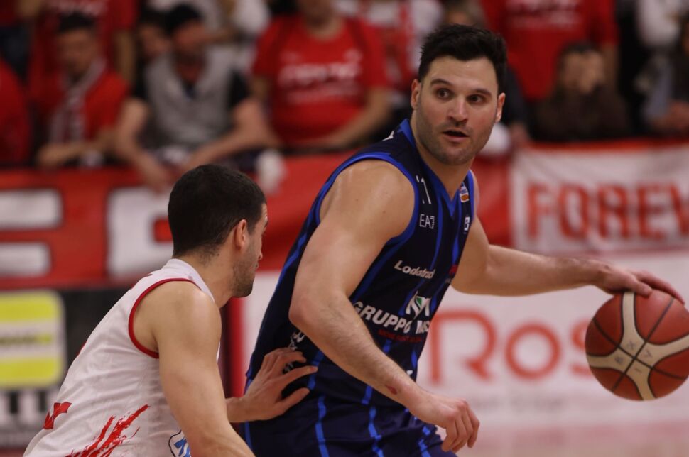 A Cento l’orologio di Treviglio non sballa: 88-77