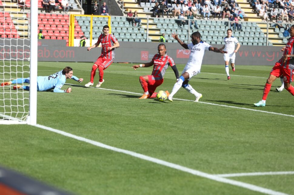 De Roon-Boga-Lookman, l’Atalanta cambia pelle e vince a Cremona