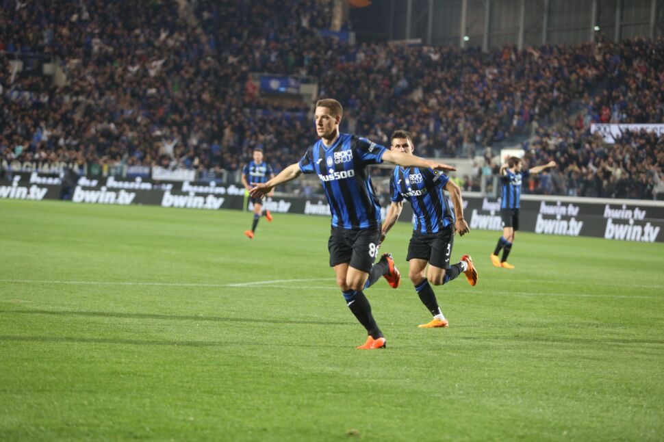 Pasalic-Toloi (autogol?)-Koopmeiners, l’Atalanta stende la Roma di Mou (3-1)